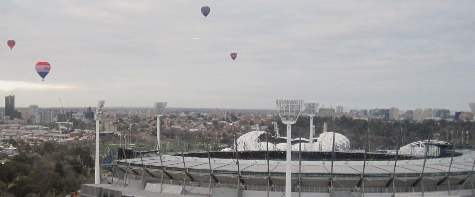 © Hot air balloons over Melbourne Cricket Ground, Australia. Photo: Beverly Goldsmith